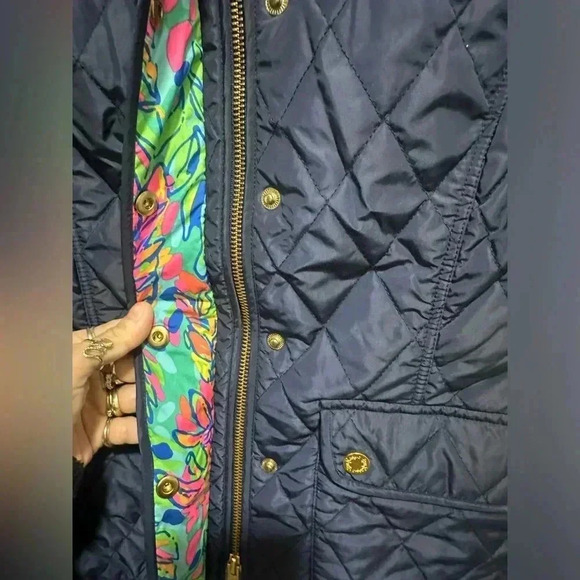 Lilly Pulitzer Down Navy Getaway Vest Size XS EUC - Picture 4 of 5